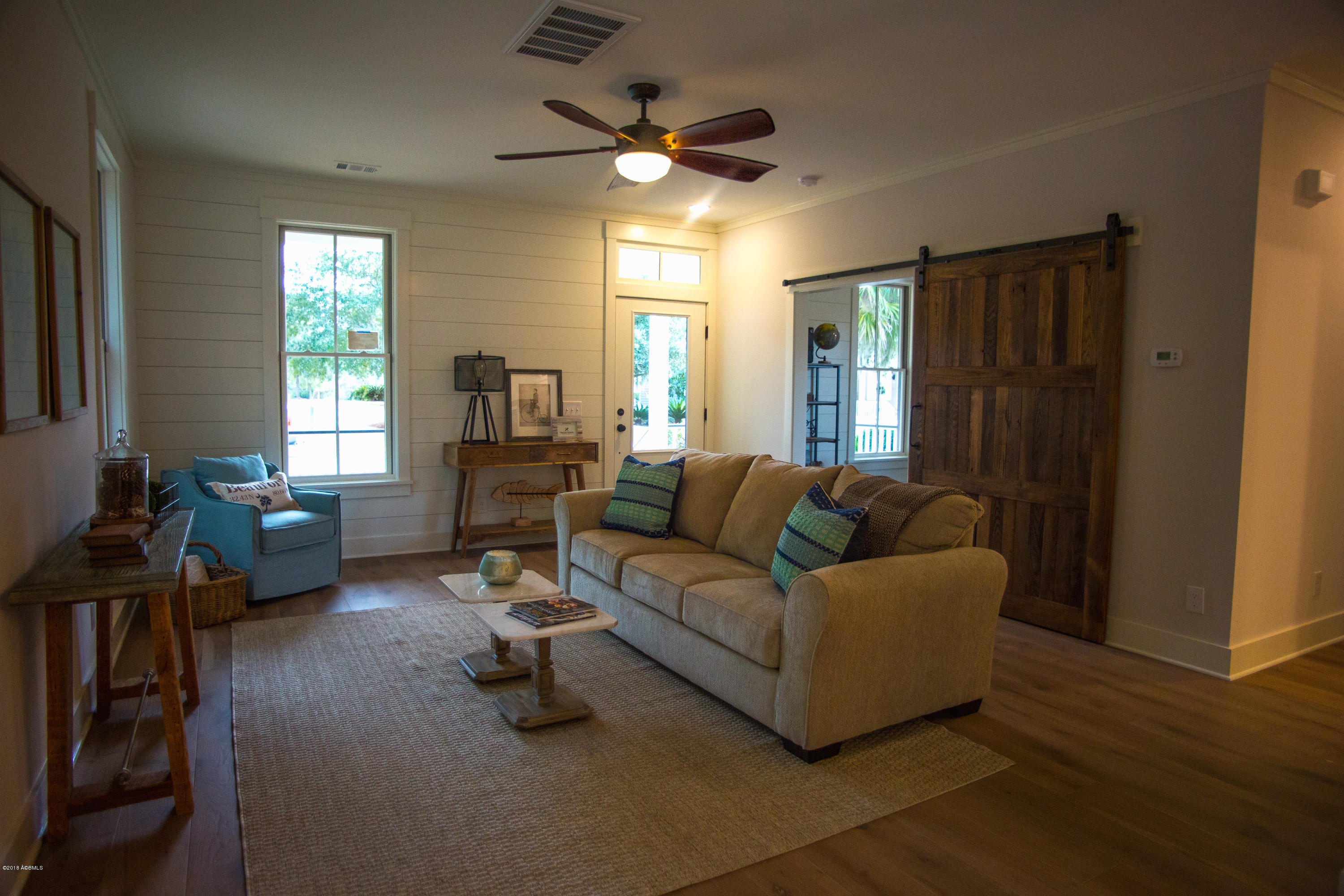 133 Willow Point Road Beaufort, SC 29906 - Photo 7 of 40 Living Room