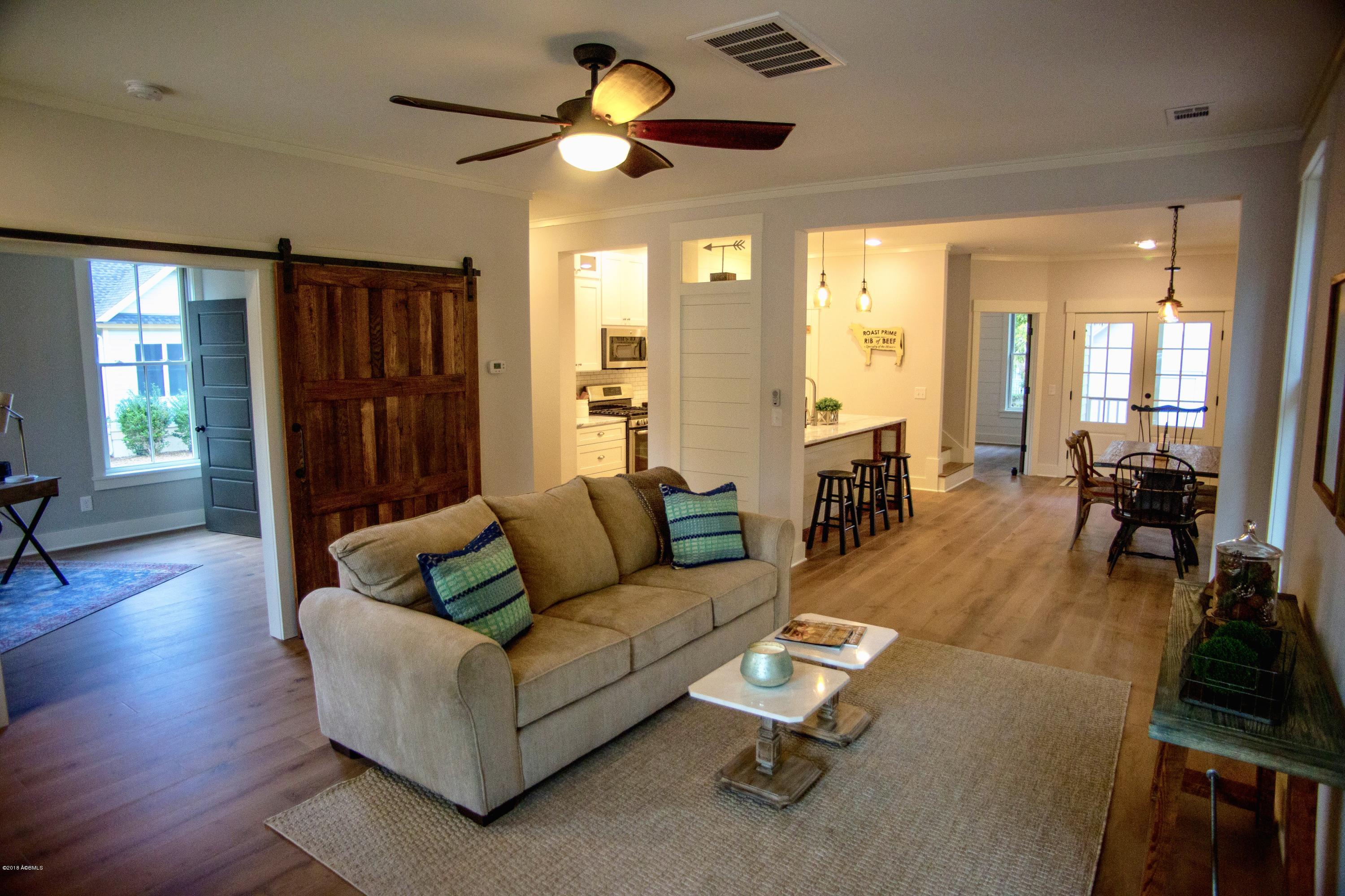 133 Willow Point Road Beaufort, SC 29906 - Photo 8 of 40 Living room