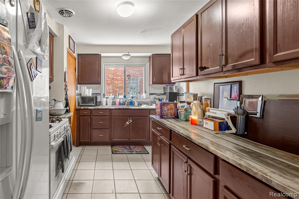 8174 Helen Street Center Line, MI 48015 - Photo 8 of 17 Gallery Image 8