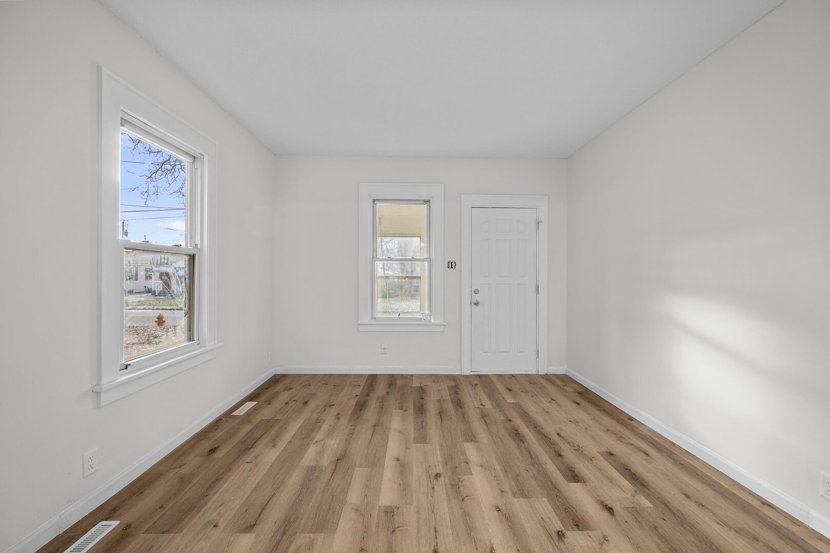 1916 31st Street Moline, IL 61265 - Photo 4 of 28