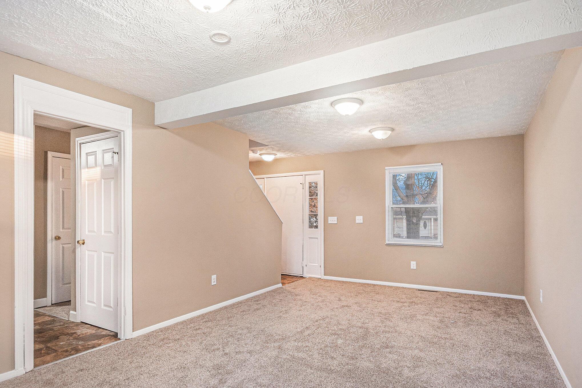 3275 Faycrest Road Columbus, OH 43232 - Photo 3 of 17 003_file_125