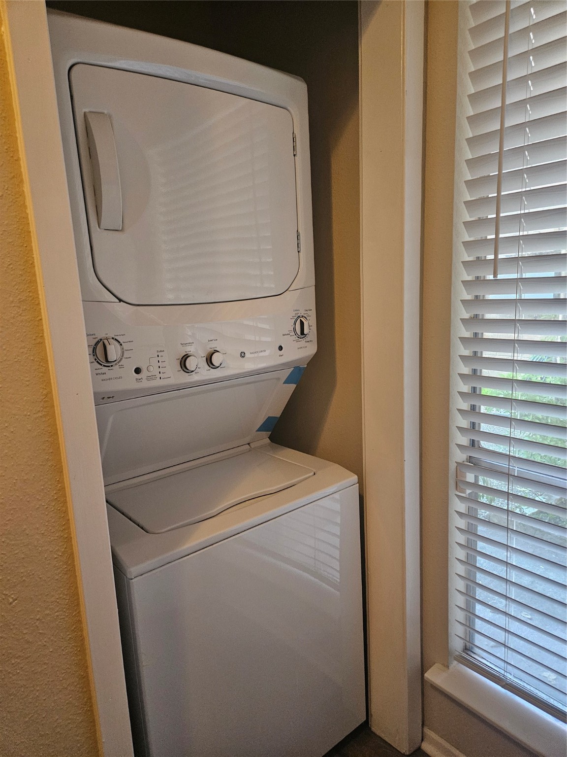 1915 Augusta Drive, Unit 10 Houston, TX 77057 - Photo 5 of 5 a utility room with dryer and washer