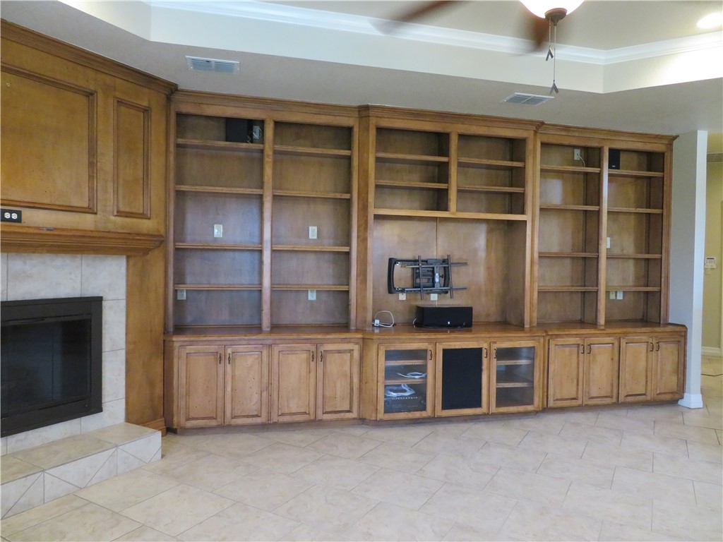 5803 South Oso Parkway Corpus Christi, TX 78414 - Photo 9 of 39 a room with furniture and a fireplace