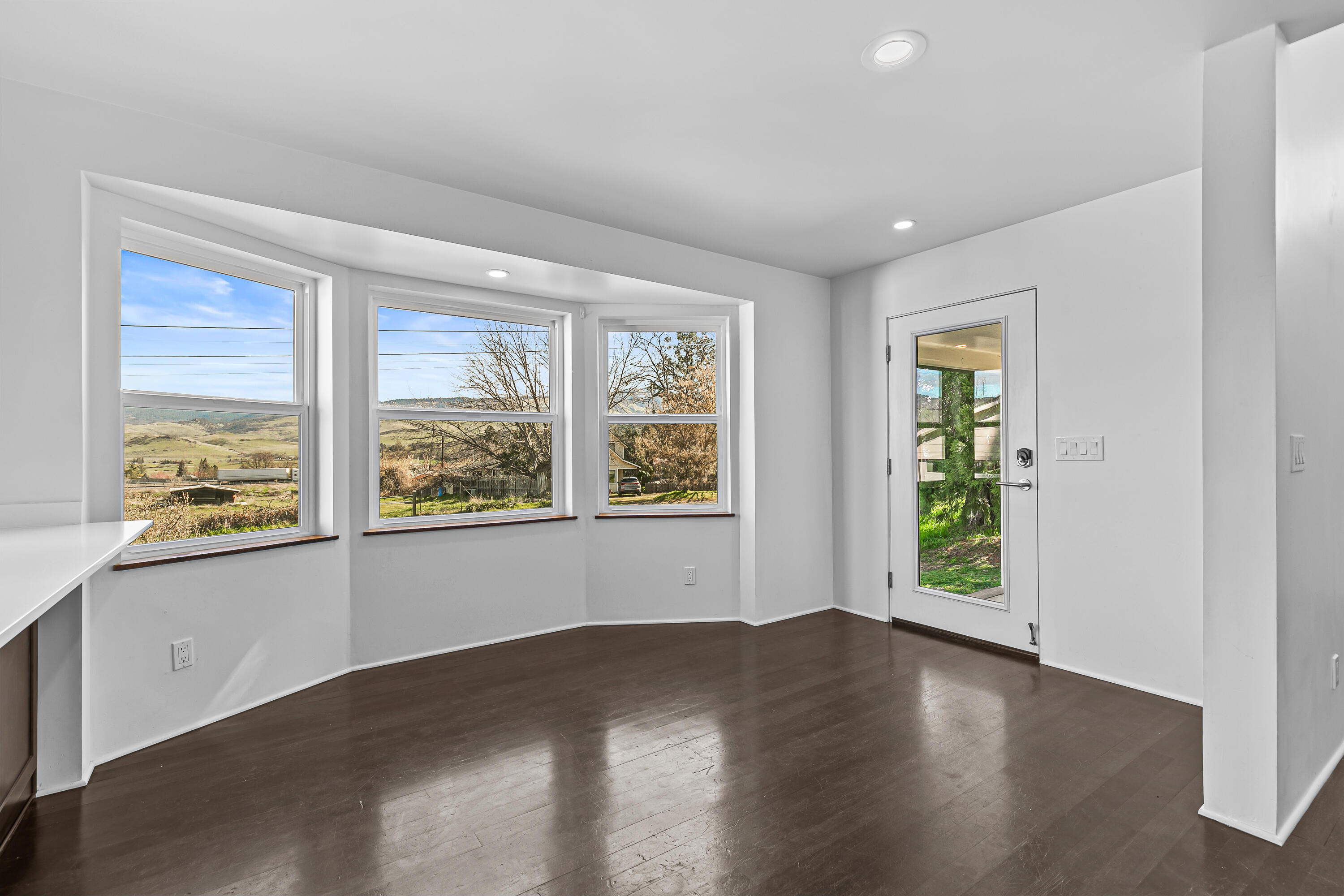 593 Crowson Road Ashland, OR 97520 - Photo 4 of 36 an empty room with wooden floor and windows