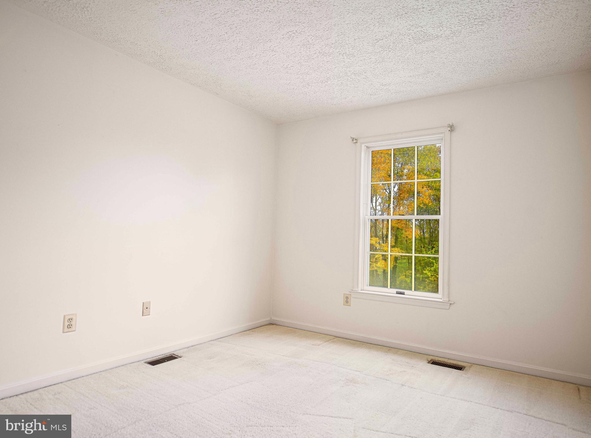 1415 Valley Forge Way Abingdon, MD 21009 - Photo 22 of 35 an empty room with a window