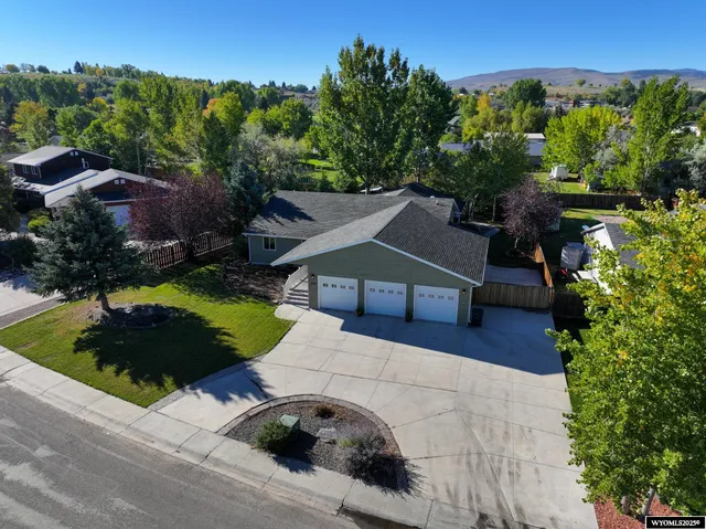 $650,000 | 250 Dillon Drive, Lander, WY 82520