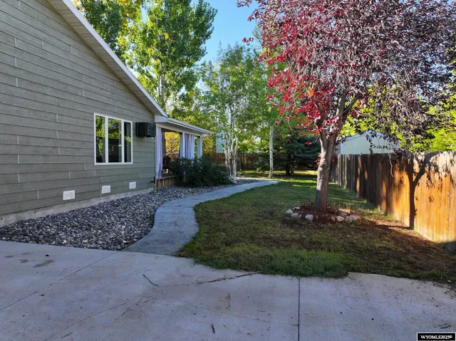 $650,000 | 250 Dillon Drive, Lander, WY 82520