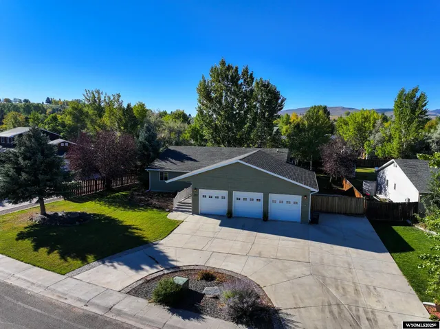 $650,000 | 250 Dillon Drive, Lander, WY 82520