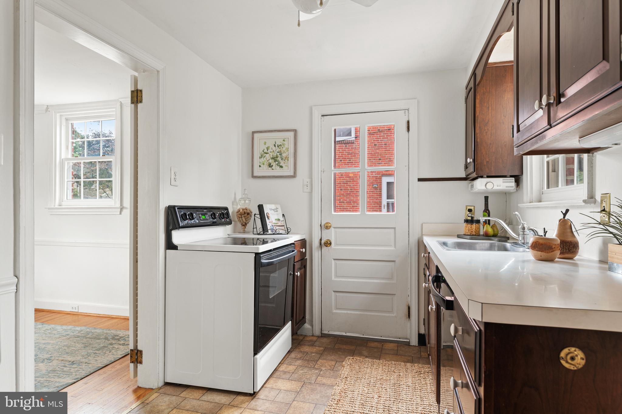 280 Avon Road Springfield, PA 19064 - Photo 11 of 27 Kitchen.