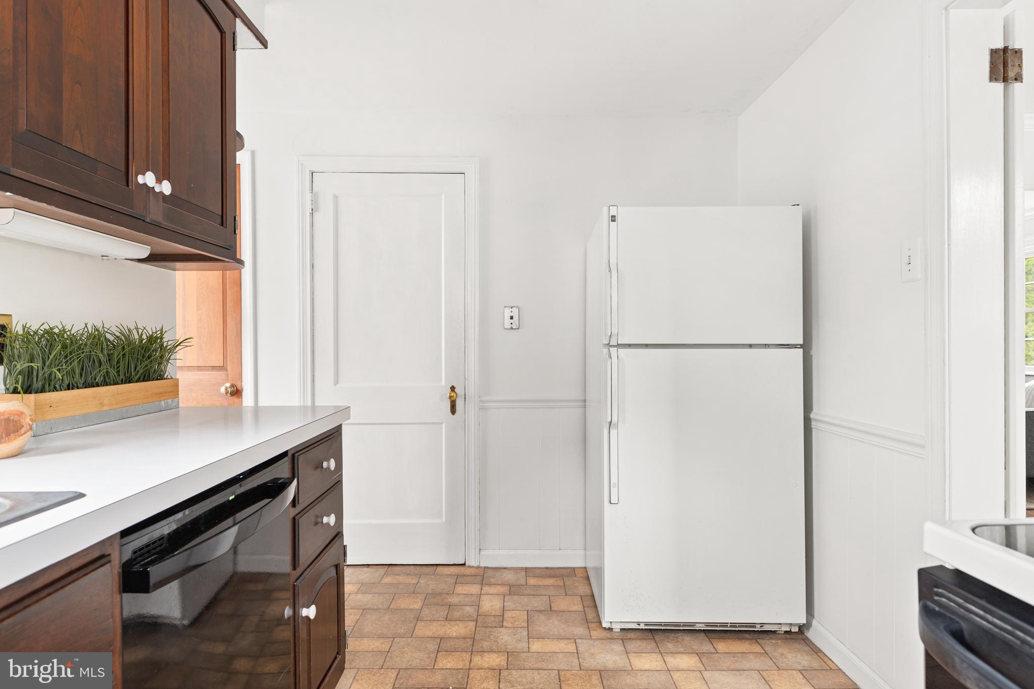 280 Avon Road Springfield, PA 19064 - Photo 12 of 27 Kitchen.