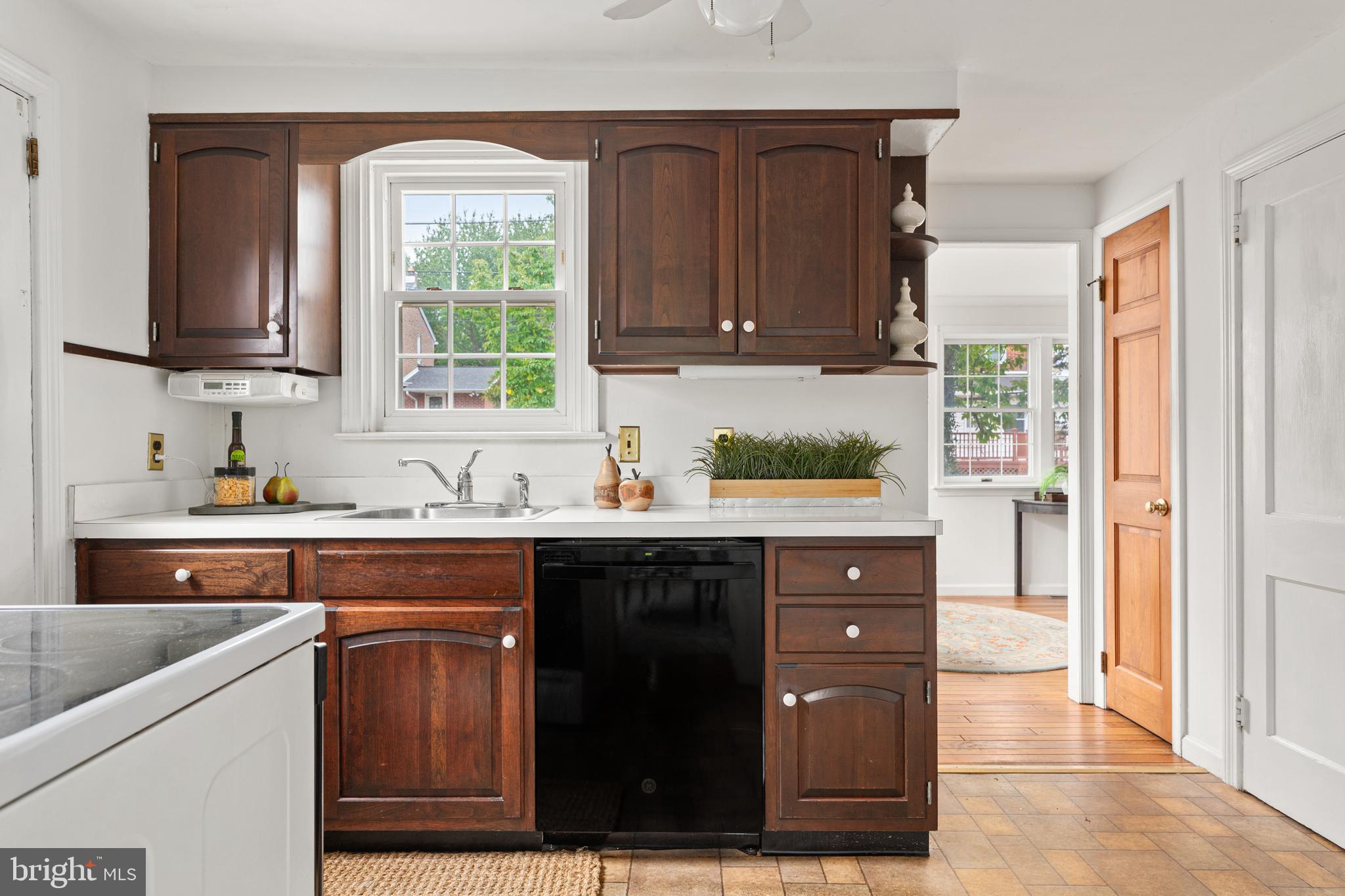 280 Avon Road Springfield, PA 19064 - Photo 13 of 27 Kitchen.