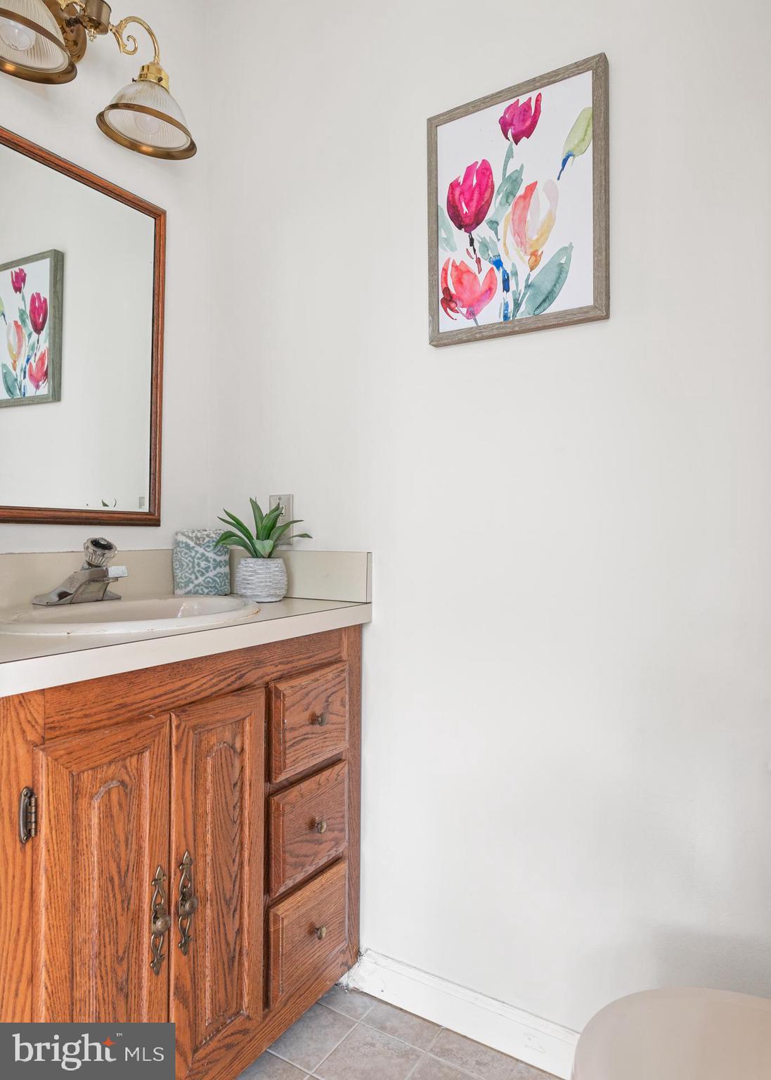 280 Avon Road Springfield, PA 19064 - Photo 17 of 27 Powder Room.