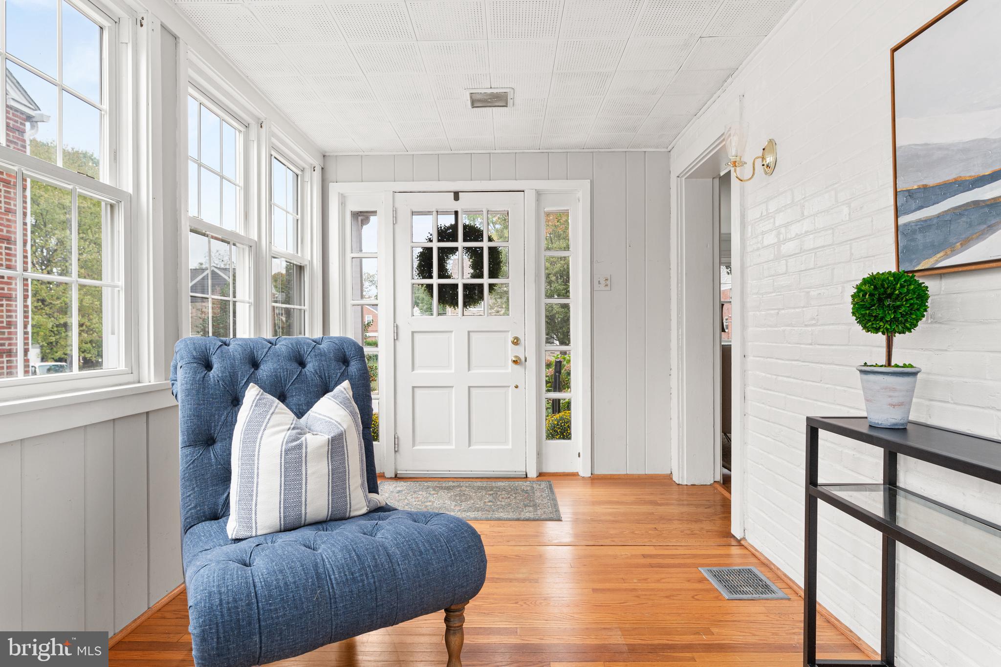 280 Avon Road Springfield, PA 19064 - Photo 3 of 27 Foyer.
