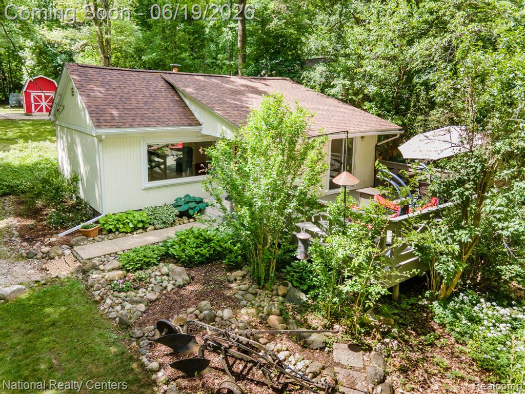 5223 Woodlane Road Clarkston, MI 48348 - Photo 2 of 36