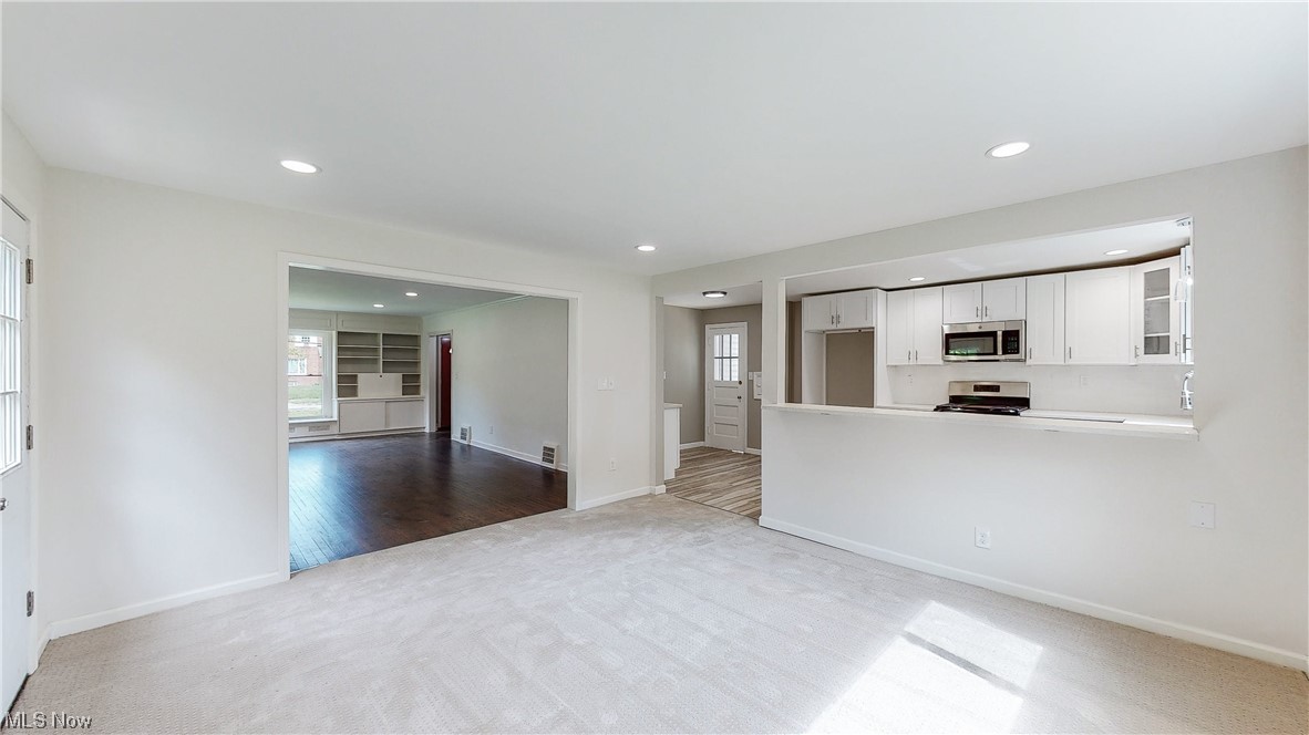 1371 Dorsh Road Cleveland, OH 44121 - Photo 10 of 33