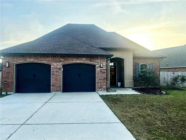 $2,250 | 69261 Taverny Court, Madisonville, LA 70447