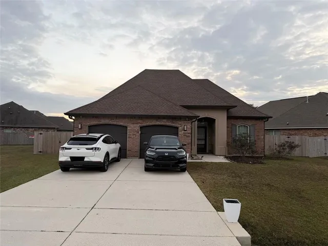 $2,400 | 69261 Taverny Court, Madisonville, LA 70447