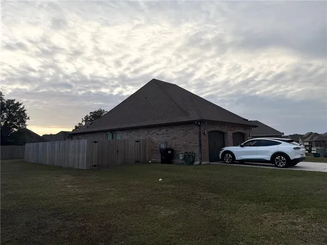 $2,400 | 69261 Taverny Court, Madisonville, LA 70447