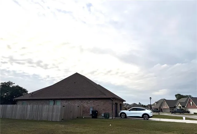 $2,400 | 69261 Taverny Court, Madisonville, LA 70447