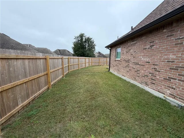 $2,400 | 69261 Taverny Court, Madisonville, LA 70447