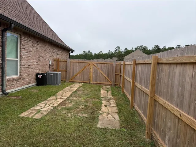 $2,400 | 69261 Taverny Court, Madisonville, LA 70447