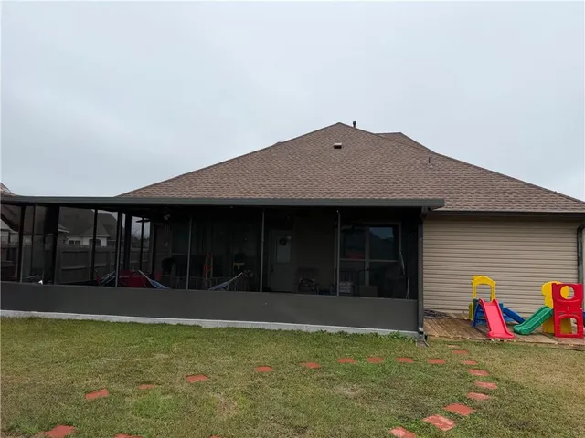 $2,400 | 69261 Taverny Court, Madisonville, LA 70447