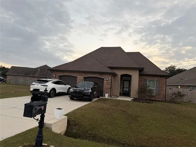 $2,400 | 69261 Taverny Court, Madisonville, LA 70447