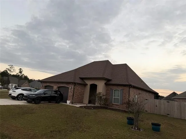 $2,400 | 69261 Taverny Court, Madisonville, LA 70447