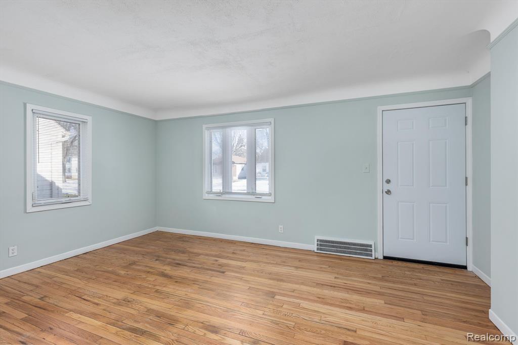 18283 Garfield Redford, MI 48240 - Photo 5 of 24