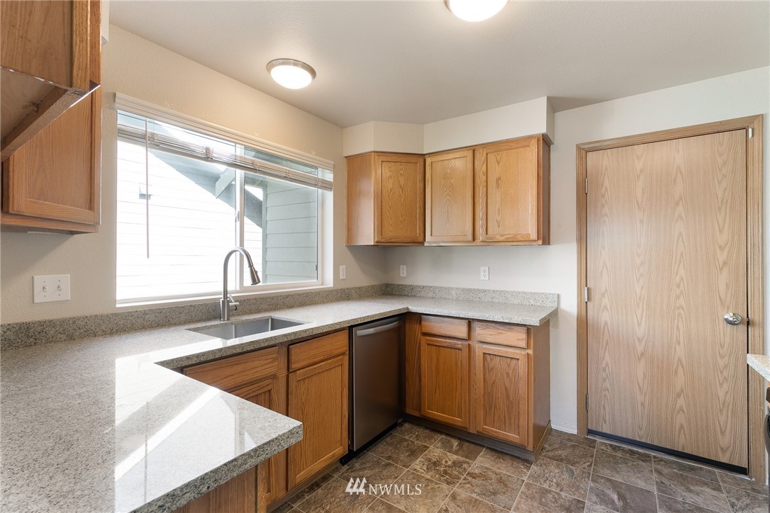 631 Rachael Place Kent, WA 98032 - Photo 5 of 14 Gallery Image 5