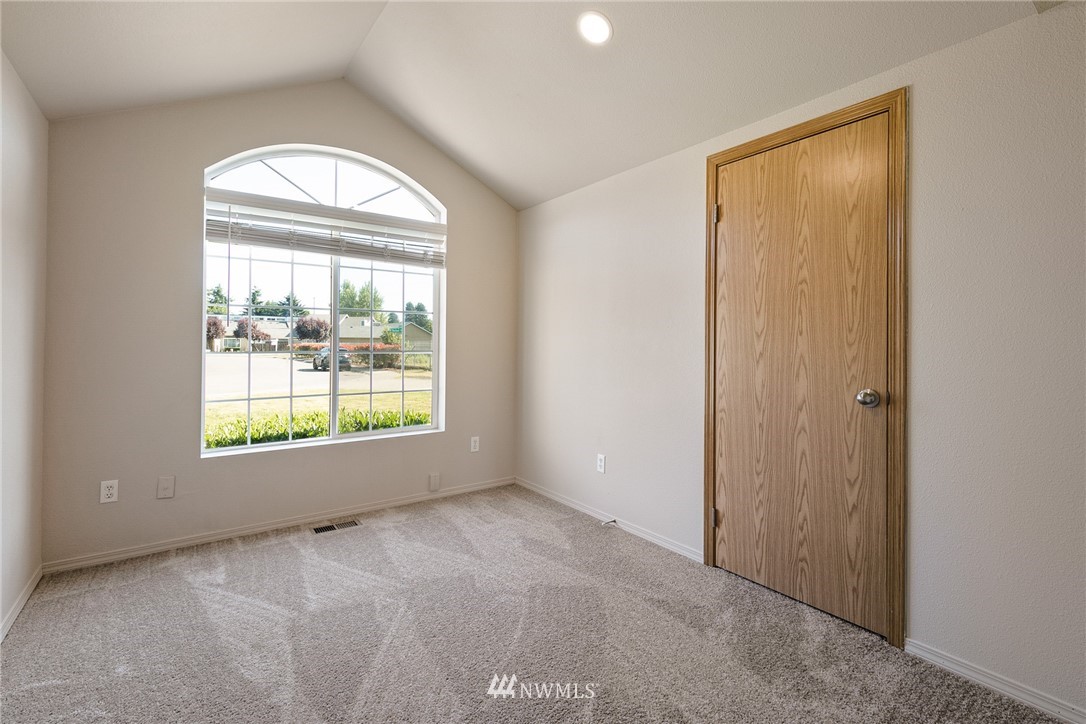 631 Rachael Place Kent, WA 98032 - Photo 10 of 14 Gallery Image 10