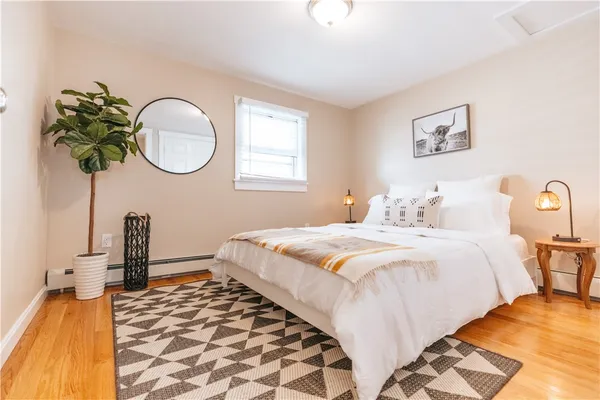 $3,800 | 28 Dixon Street, Newport, RI 02840