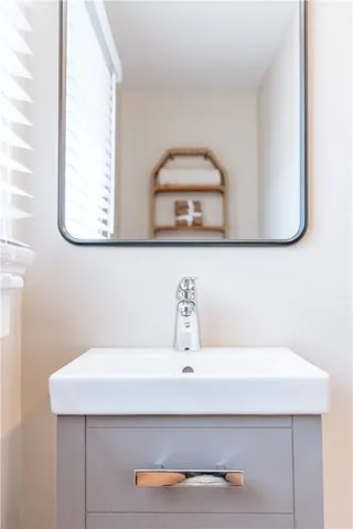 $3,800 | 28 Dixon Street, Newport, RI 02840