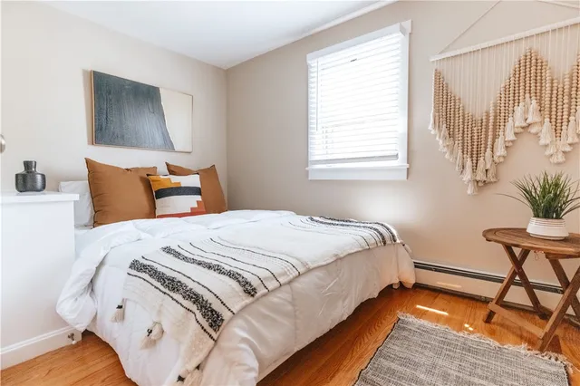 $3,800 | 28 Dixon Street, Newport, RI 02840