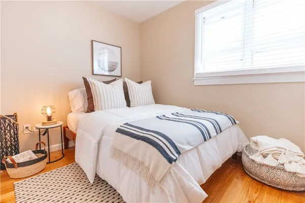 $3,800 | 28 Dixon Street, Newport, RI 02840