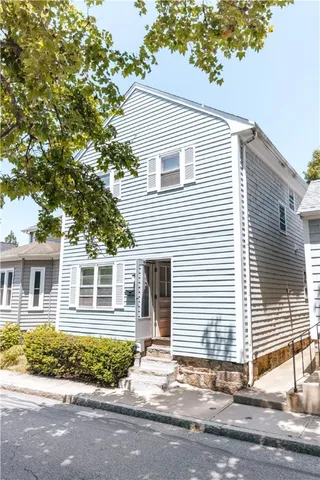 $3,800 | 28 Dixon Street, Newport, RI 02840