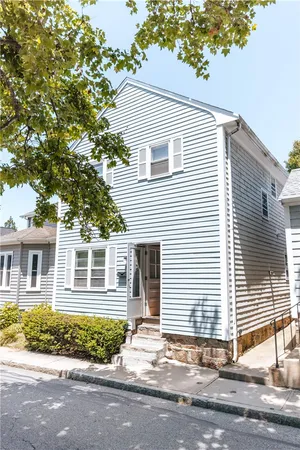 $3,800 | 28 Dixon Street, Newport, RI 02840