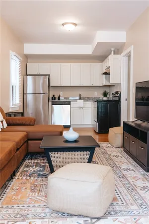 $3,800 | 28 Dixon Street, Newport, RI 02840