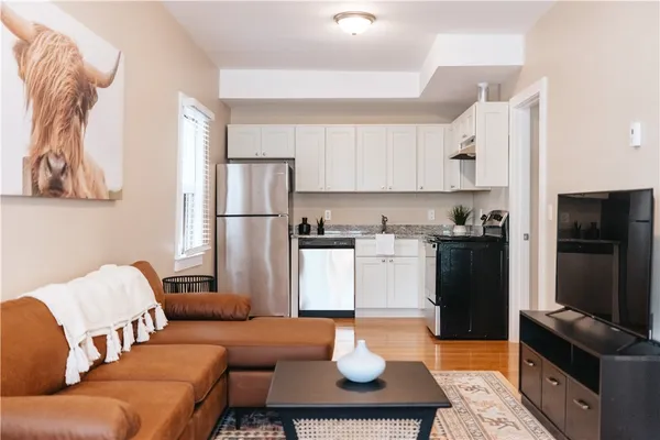 $3,800 | 28 Dixon Street, Newport, RI 02840