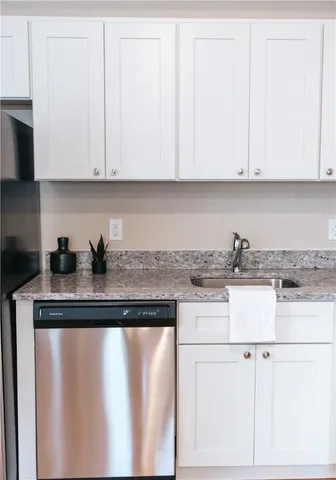 $3,800 | 28 Dixon Street, Newport, RI 02840