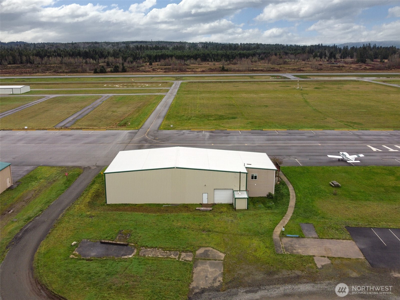 191 Airport Road Port Townsend, WA 98368 - Photo 7 of 27 a view of a swimming pool with a outdoor space