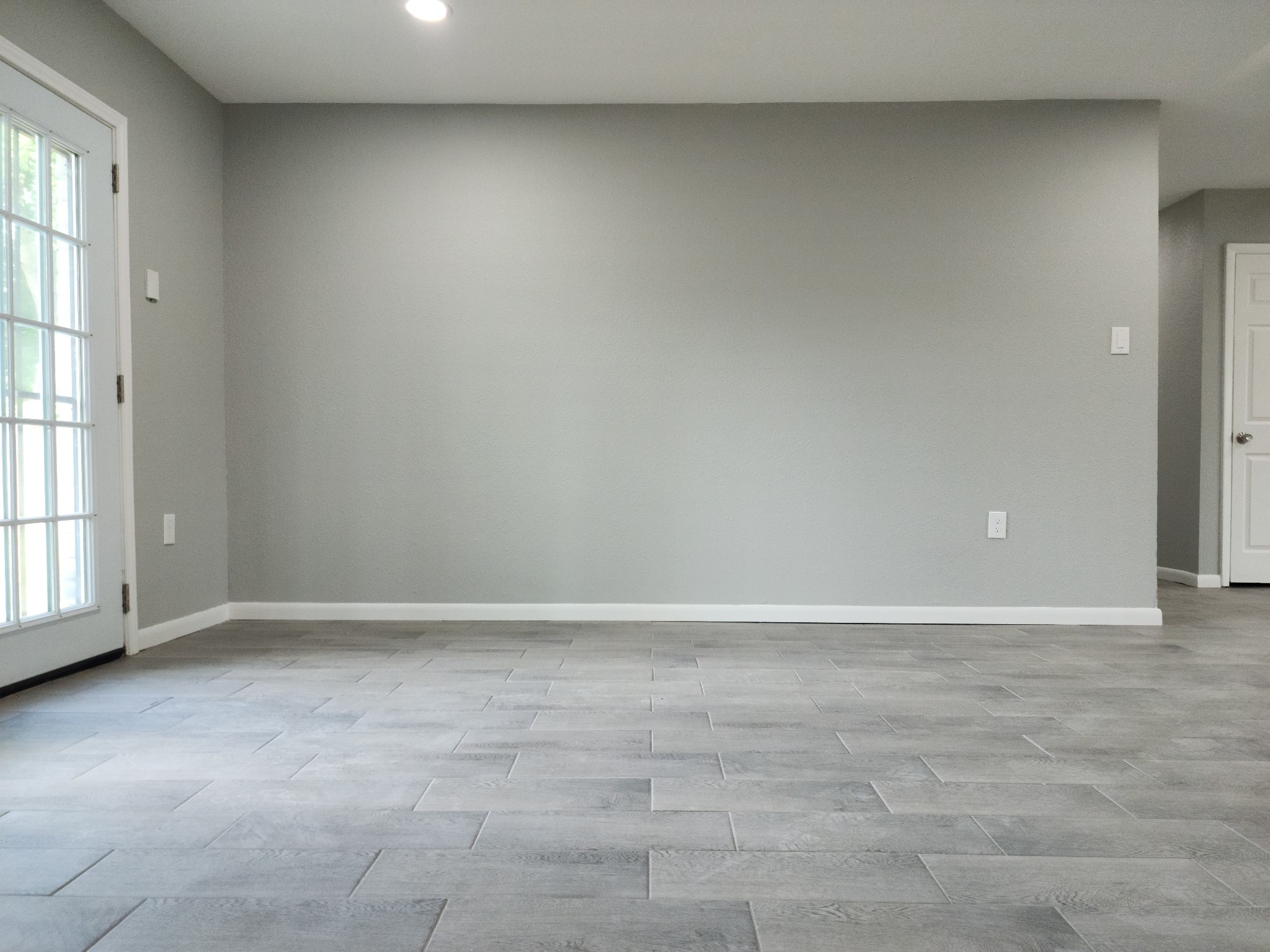 5914 Newquay Street Houston, TX 77085 - Photo 32 of 43 an empty room with windows