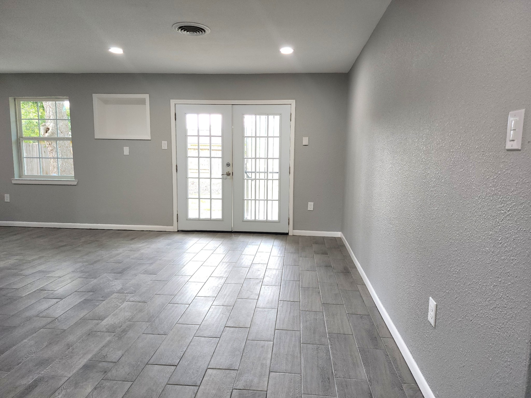 5914 Newquay Street Houston, TX 77085 - Photo 33 of 43 an empty room with windows