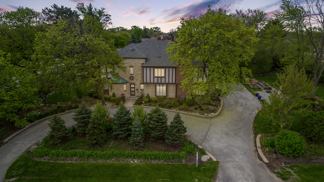 1000 Laurie Lane Burr Ridge, IL 60527 - Photo 2 of 36 a view of a house with a yard