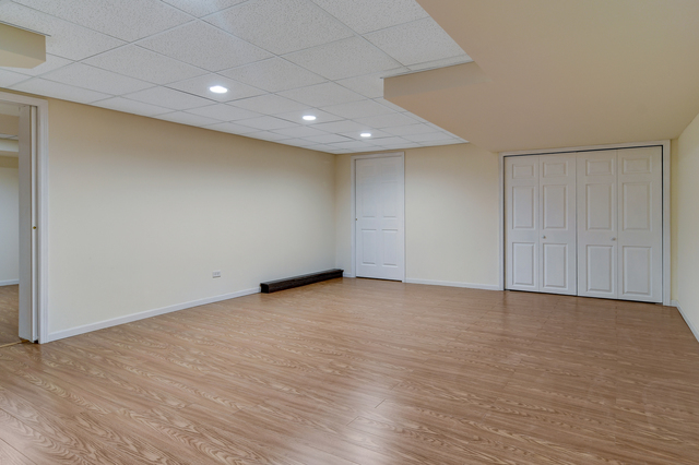 1000 Laurie Lane Burr Ridge, IL 60527 - Photo 30 of 36 a view of an empty room