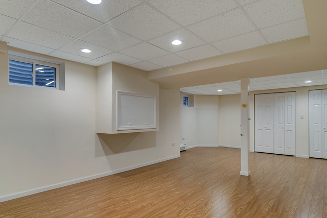 1000 Laurie Lane Burr Ridge, IL 60527 - Photo 32 of 36 an empty room with wooden floor and windows