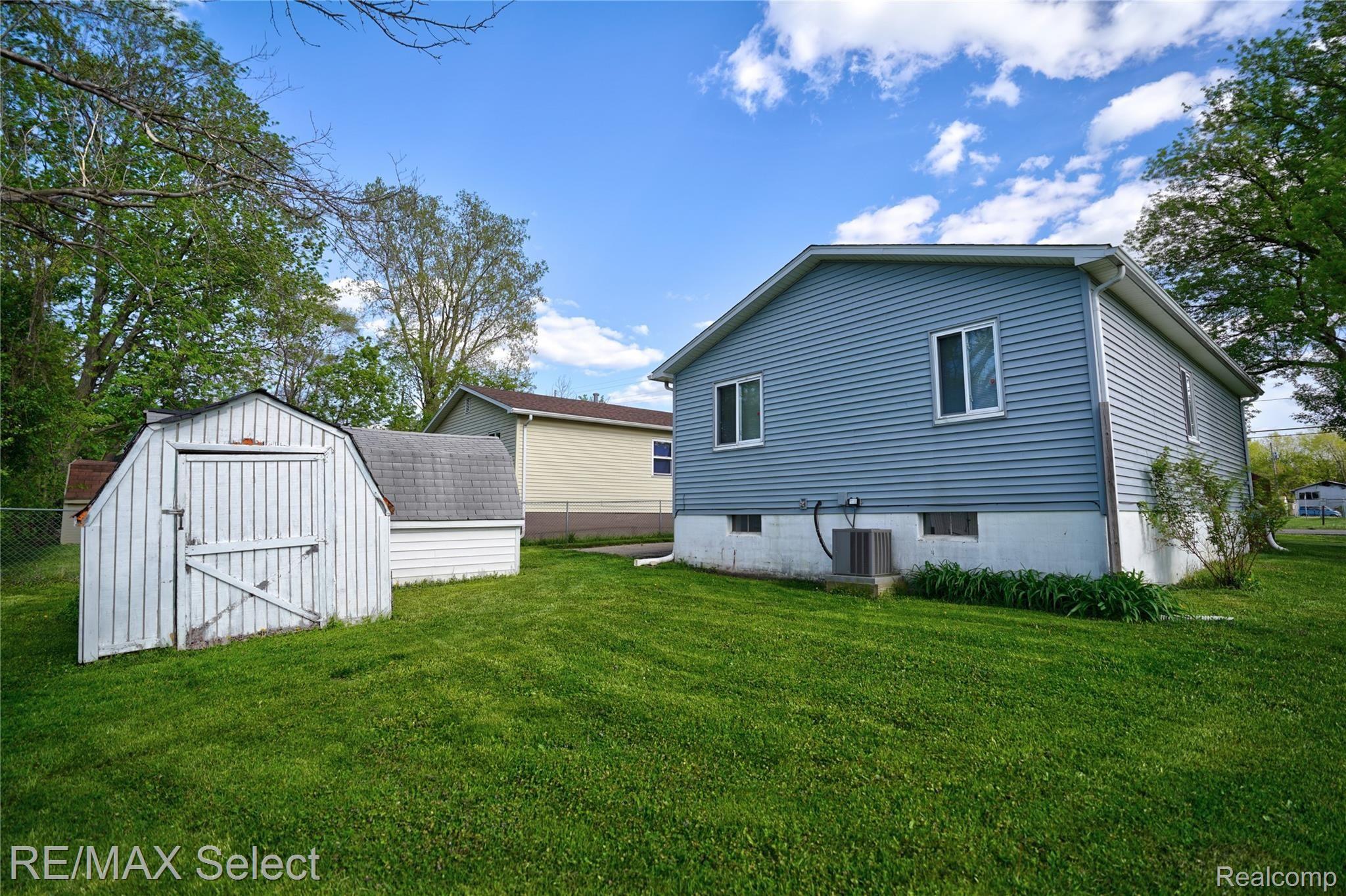 1477 East Judd Road Burton, MI 48529 - Photo 5 of 24 1477 E Judd Road 13.jpg
