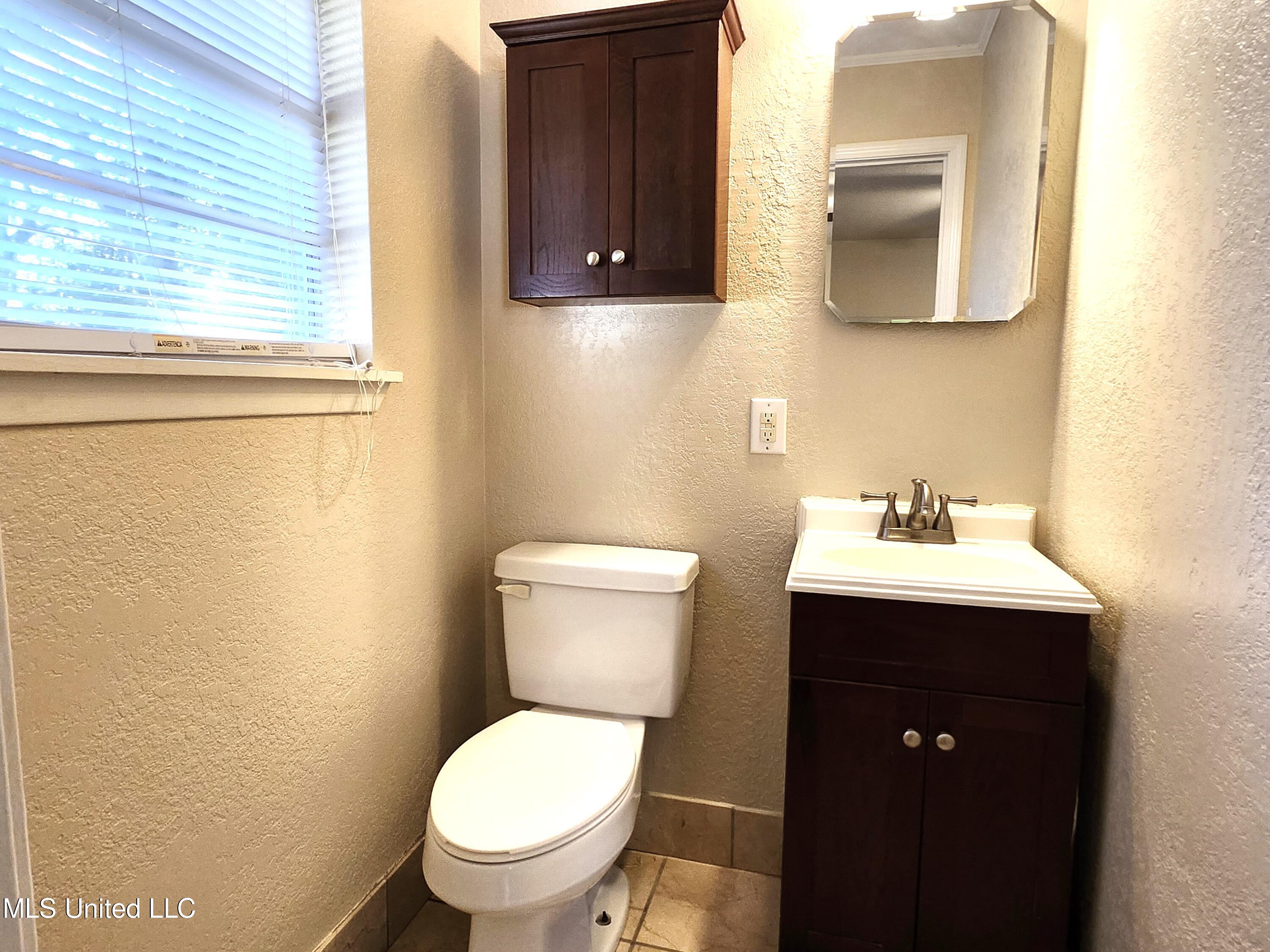 327 Mincheck Road Ocean Springs, MS 39564 - Photo 12 of 14 20241002_103615