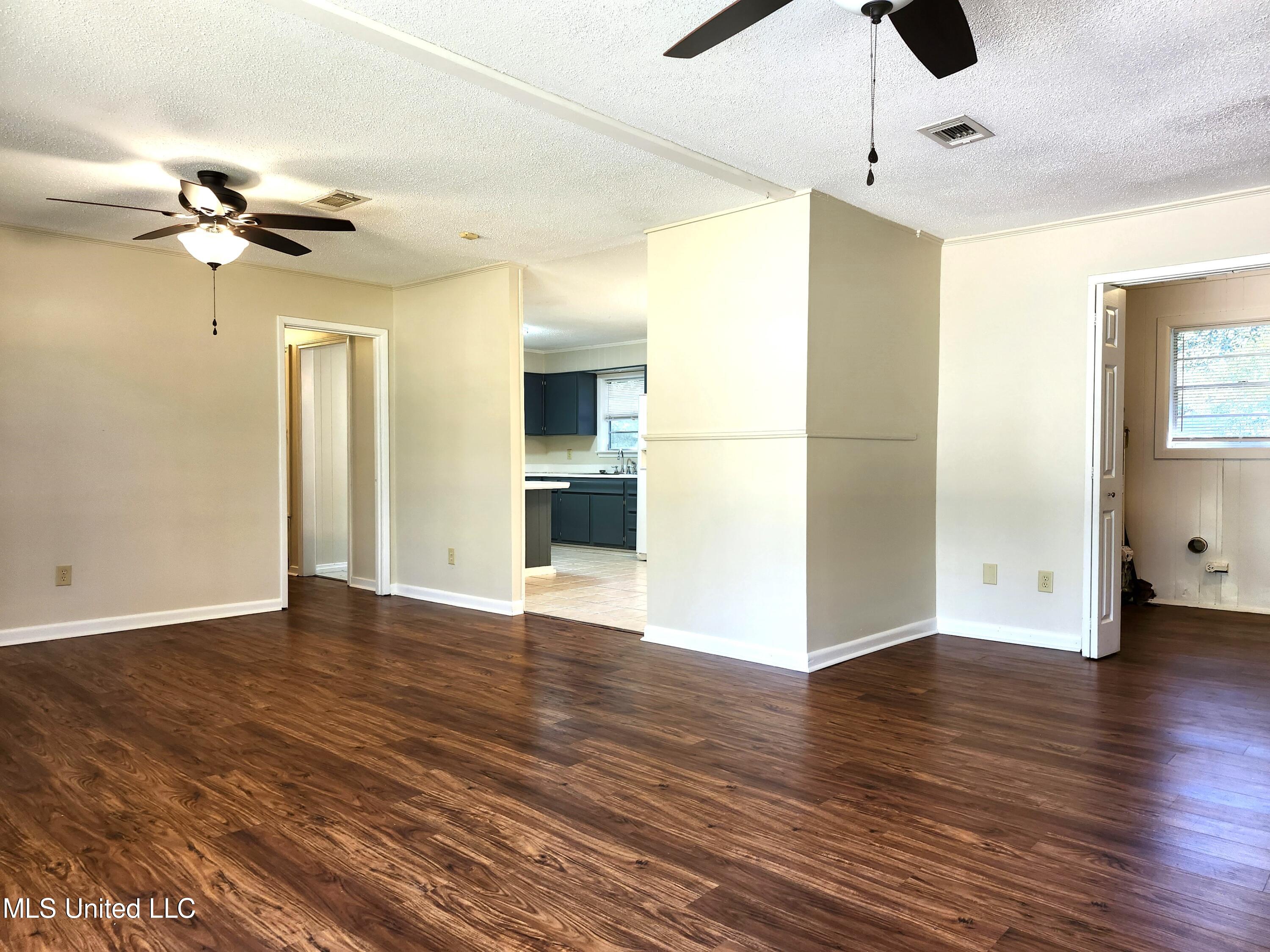 327 Mincheck Road Ocean Springs, MS 39564 - Photo 4 of 14 20241002_102628