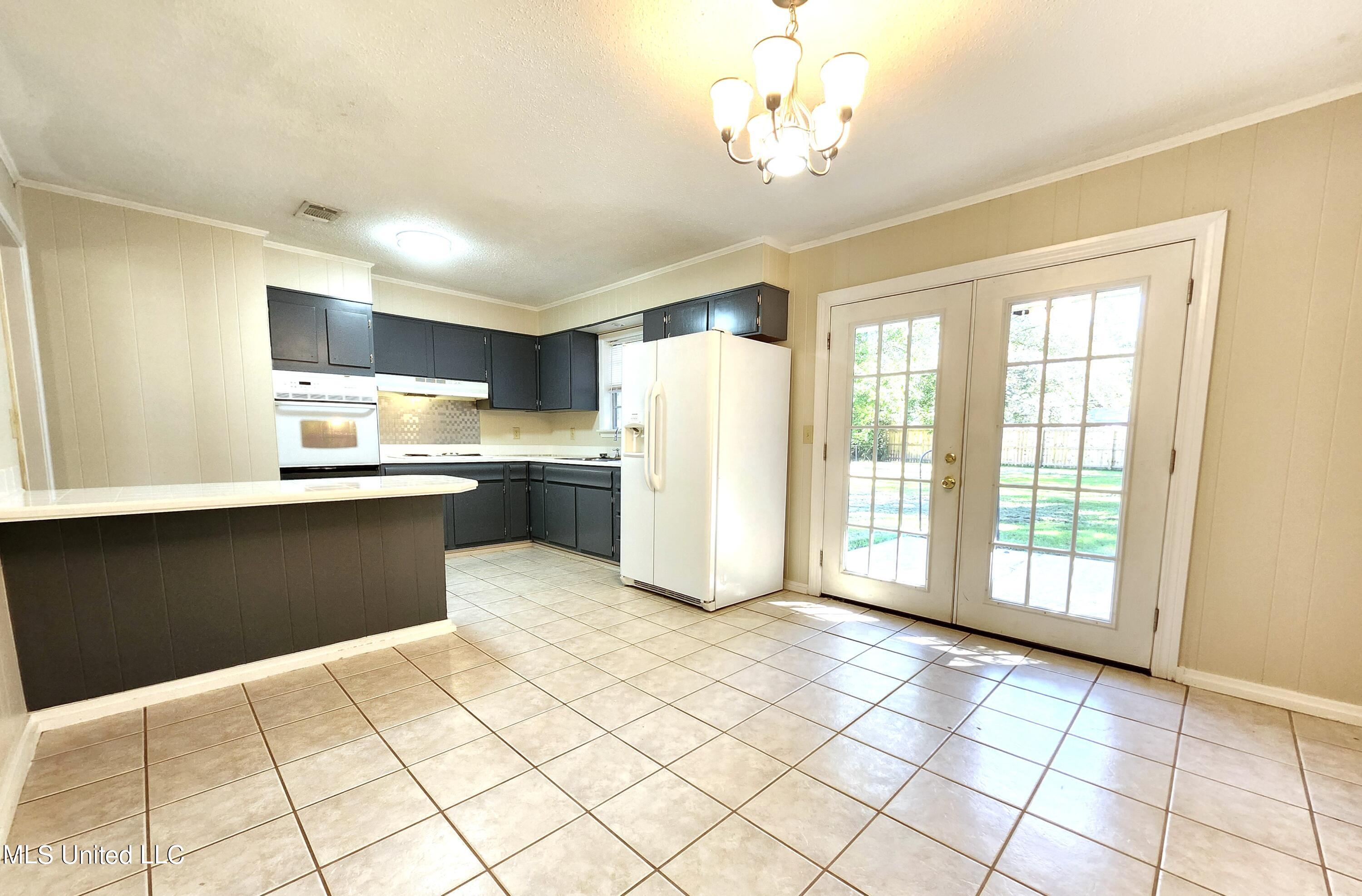 327 Mincheck Road Ocean Springs, MS 39564 - Photo 5 of 14 20241002_102847